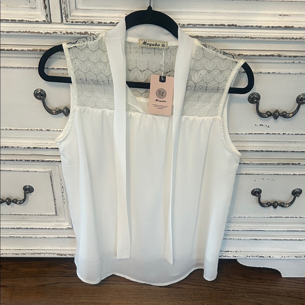 Elegant White Sleeveless Blouse with Lace by Magnolia